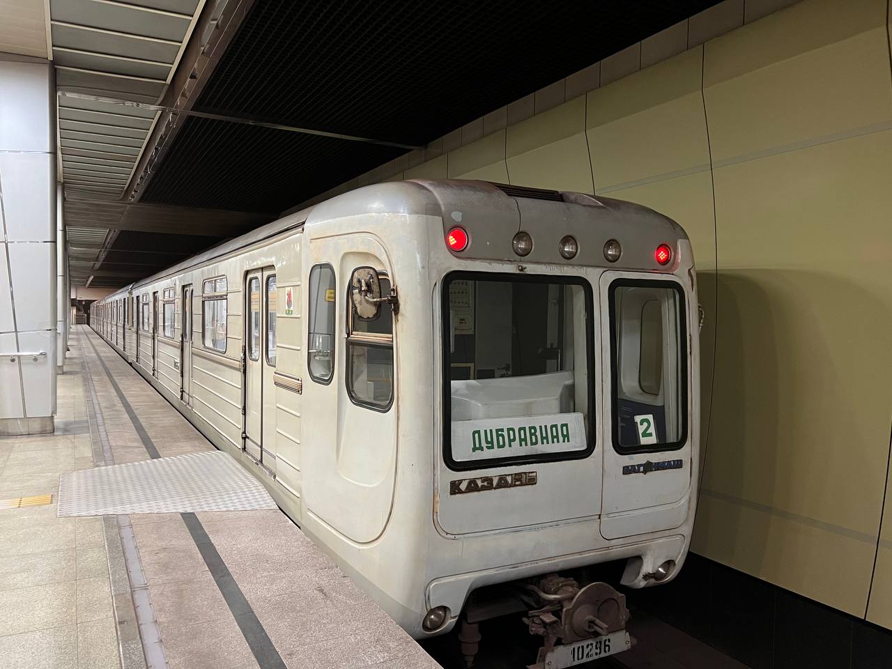 В казанском метро женщина упала на рельсы