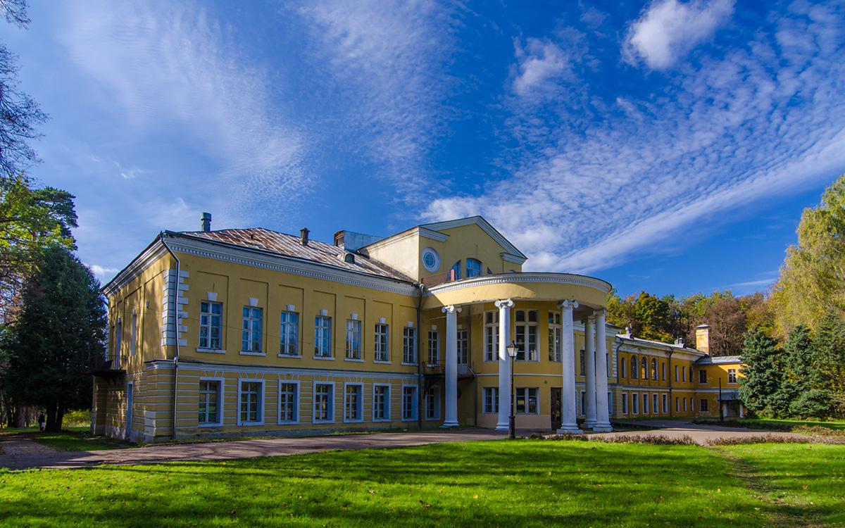Ансамбль усадьбы Суханово в Московской области