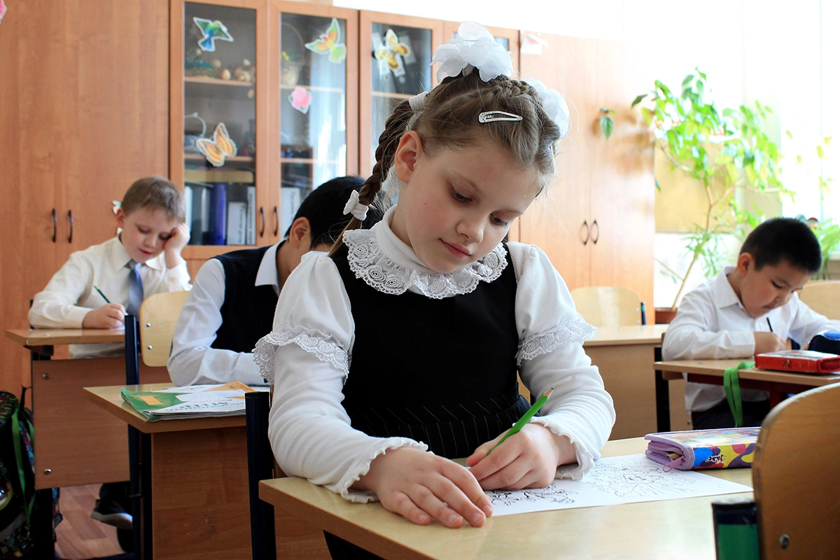 Онищенко прокомментировал предложение сократить школьные летние каникулы