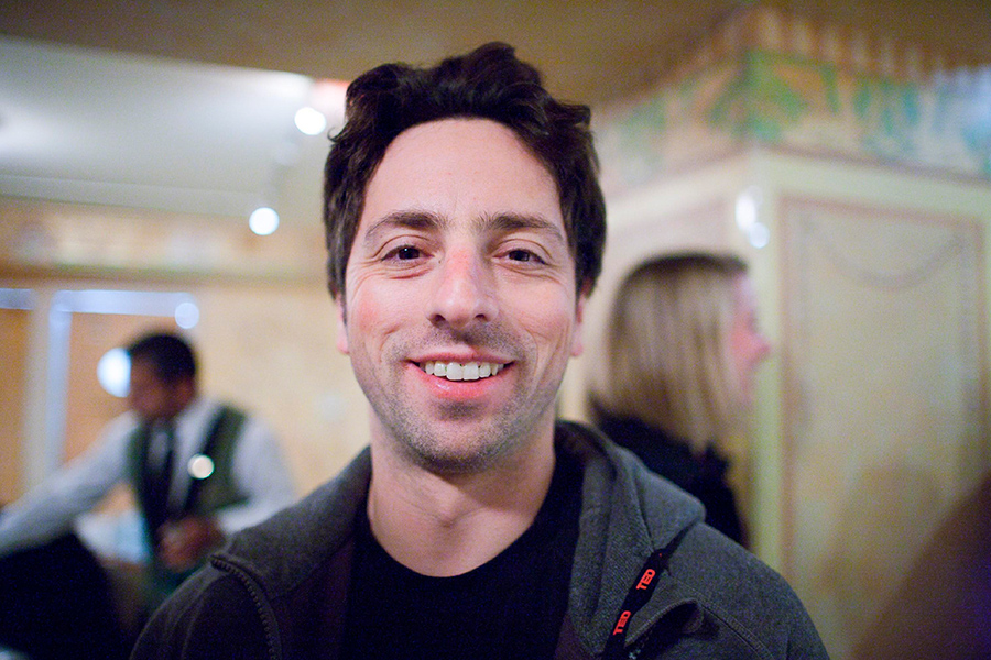 Соучредитель Google Сергей Брин

В конце марта стало известно, что Брин вместе с еще по крайней мере двумя миллиардерами получил повестки в суд Виргинских островов США. Брин должен был давать показания в связи с делом против банка JPMorgan, сотрудники которого якобы знали о преступной деятельности своего клиента Эпштейна, но продолжали его обслуживать.