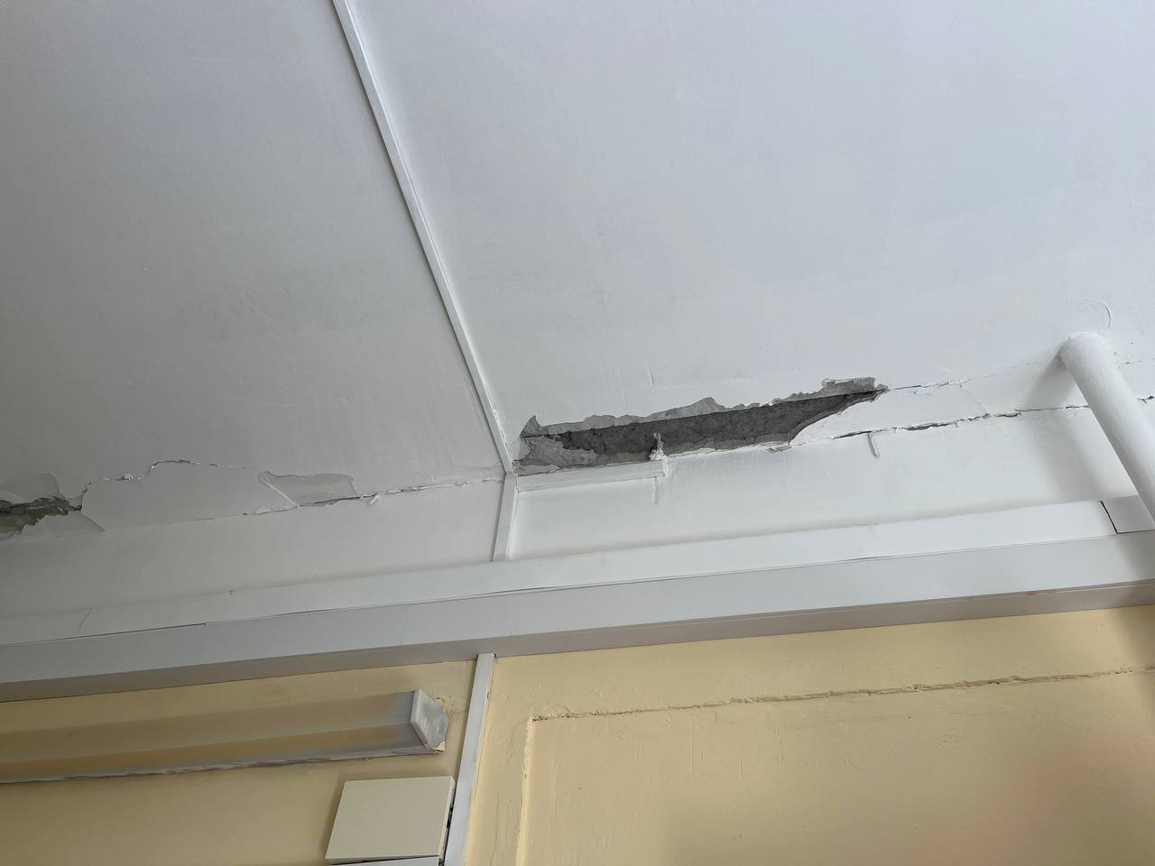 Повреждения зданий после землетрясения в Петропавловске-Камчатском