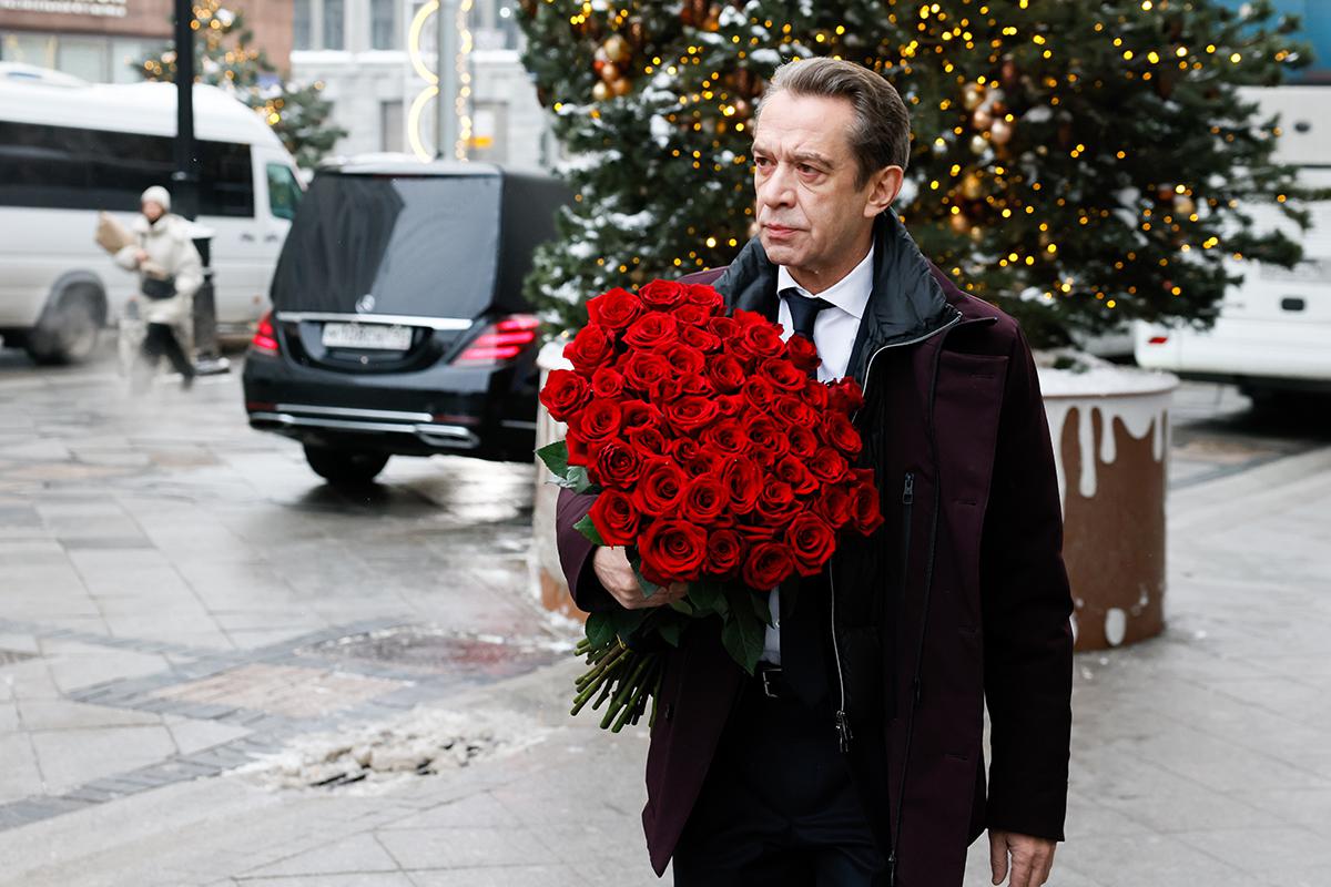 Владимир Машков во время церемонии прощания с ректором Школы-студии МХАТ, заслуженным артистом РФ Игорем Золотовицким в МХТ имени А.П. Чехова