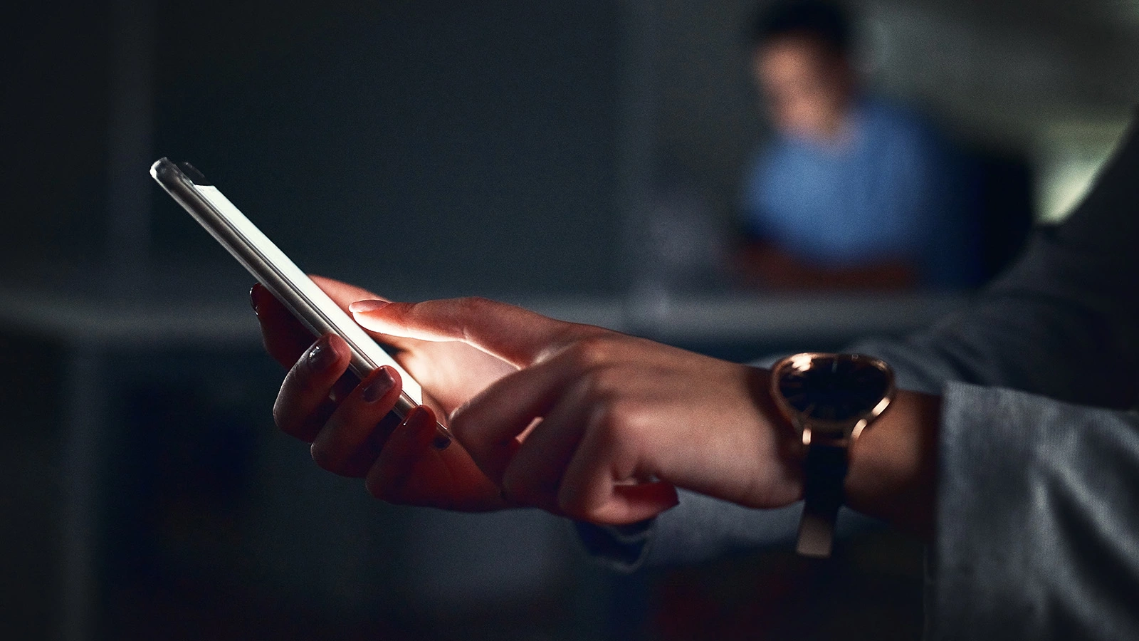 Мошенники «превращают» смартфоны в банковские карты. Чем это грозит