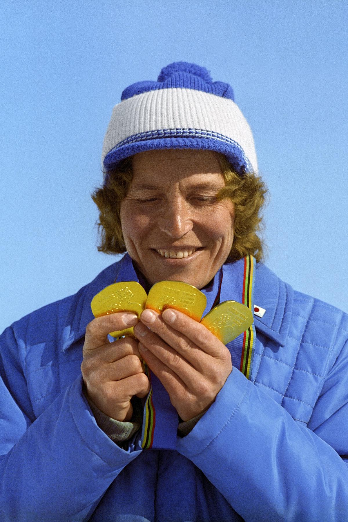 Галина Кулакова с медалями Олимпийских игр в Саппоро-1972