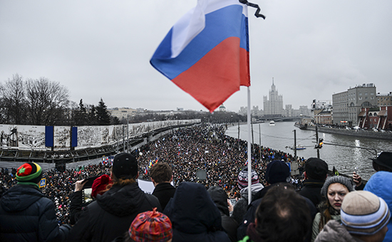 Участники траурного марша в Москве в память о Борисе Немцове