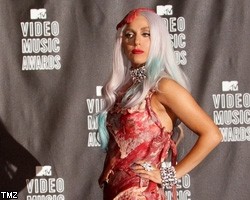 Lady Gaga нарядилась в платье из мяса
