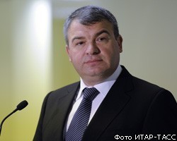 А.Сердюков запретил курить в зданиях Минобороны РФ