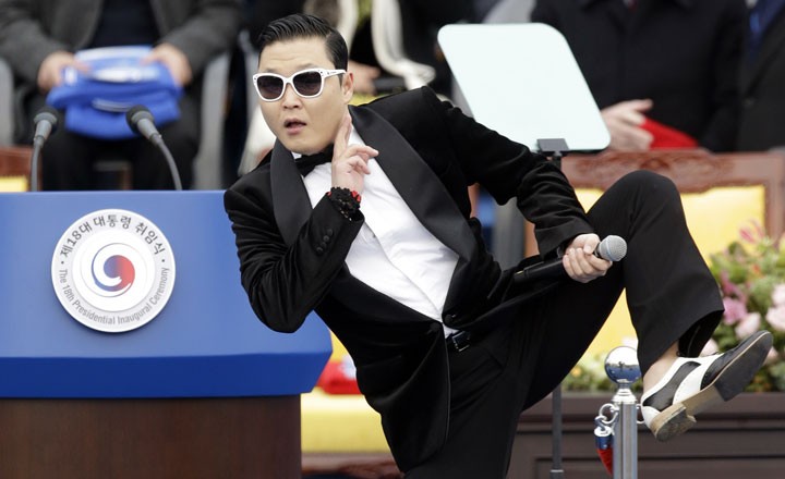 Президент Южной Кореи вступила в должность под Gangnam Style