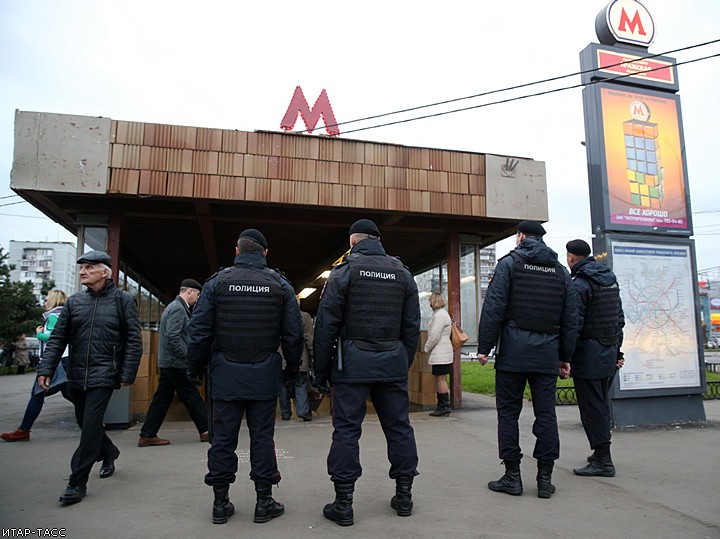 У метро "Пражская" в Москве прошли задержания националистов