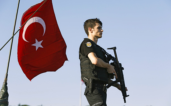 Турецкий полицейский,&nbsp;16 июля 2016 года


