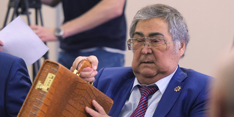 Тулеев вернулся на работу в коляске и обвинил подчиненных в подлости
