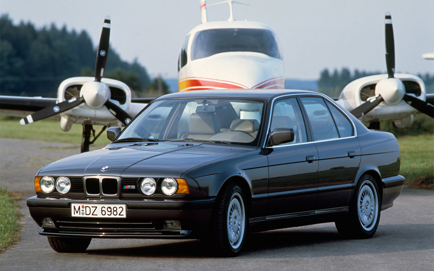 Машины 90х. БМВ е34 90. BMW 5 e34 1988. BMW e34 1988. BMW m5 1988.