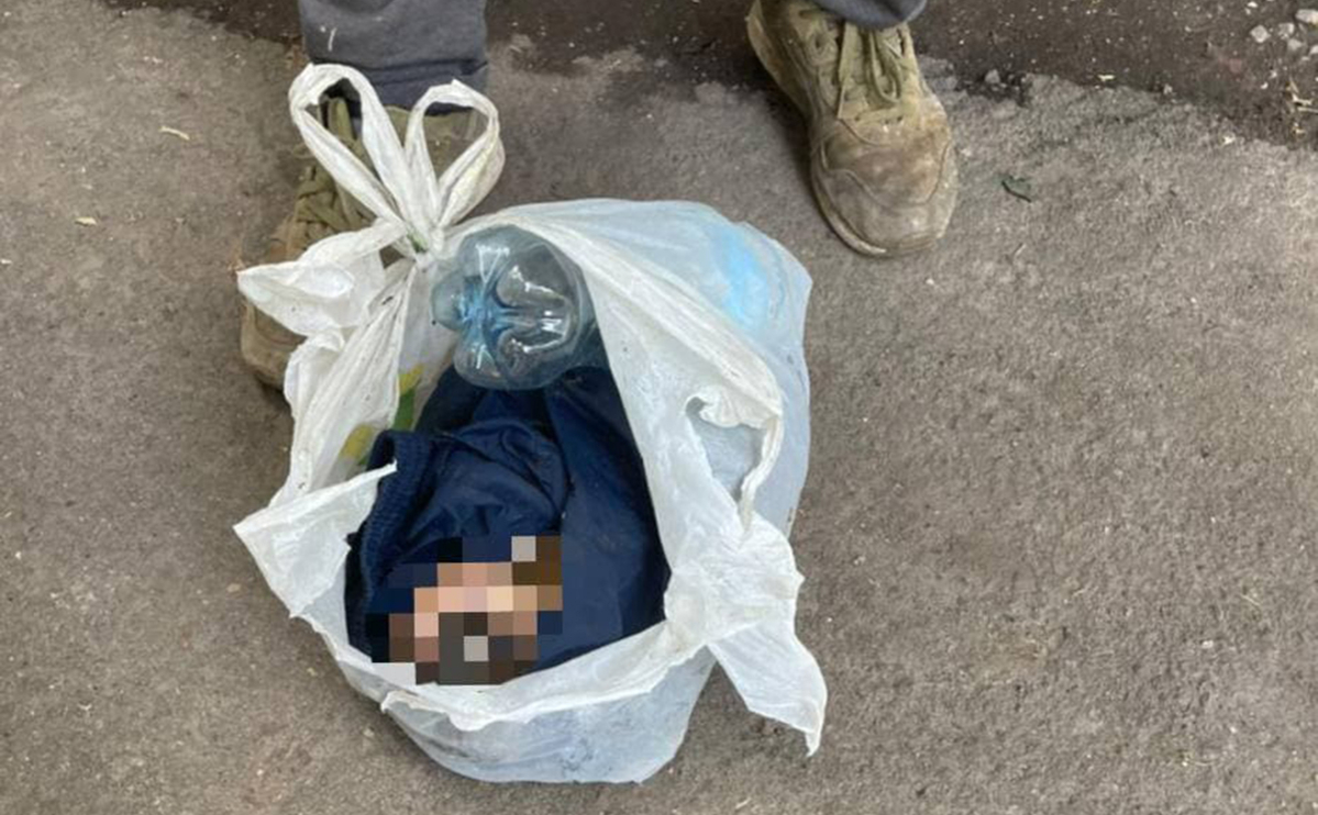 В Москве женщина оставила младенца в мусорном контейнере