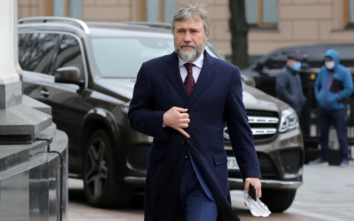 Зеленский ввел санкции против главы Киево-Печерской лавры и миллиардера