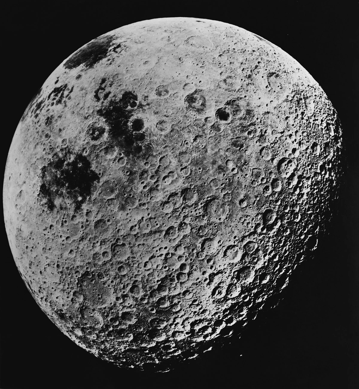 Обратная сторона луны есть. Снимки НАСА обратной стороны Луны. Снимки Луны Аполлон 10. Луна со всех сторон. Лунные кратеры.