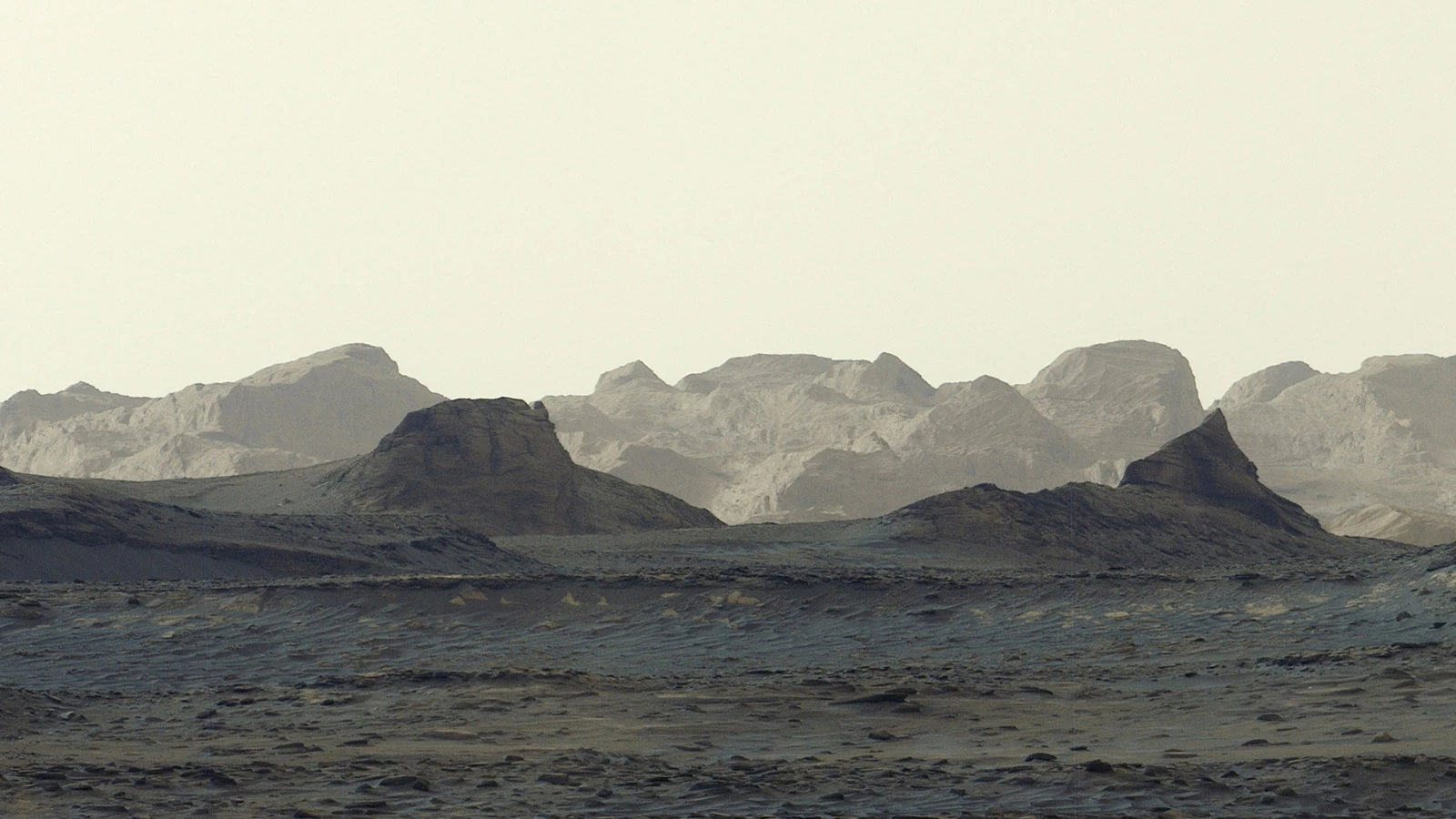 Вид на поверхность Марса, запечатленный марсоходом NASA Curiosity