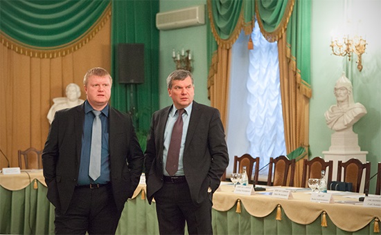 Роман Любарский (слева)