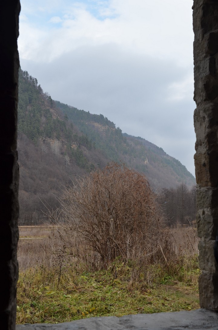 Увидеть Кавказ и не умереть: райское ущелье из кластера