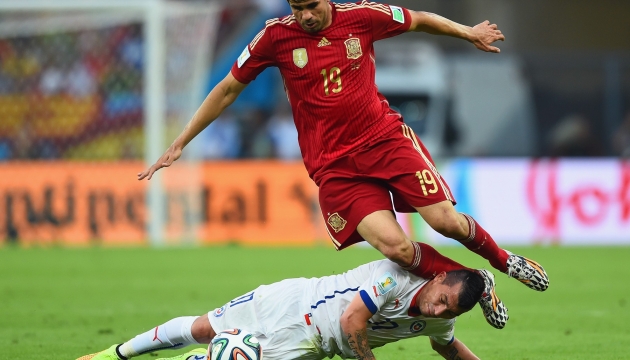 Сборная Испании потерпела поражение от команды Чили на чемпионате мира и лишилась шансов на выход из группы. Таким образом, чемпионы мира 2010 года сложили с себя звание сильнейших на планете. (с) Getty Images.