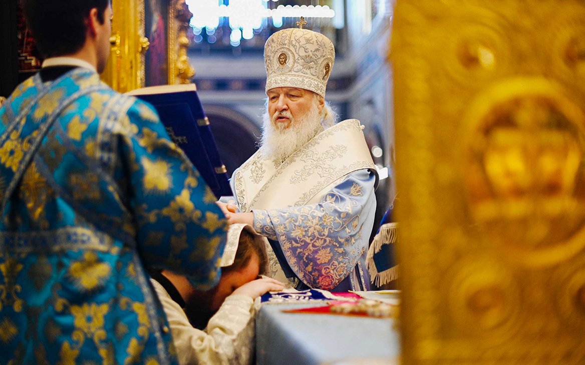 Патриарх отстранил от управления епархиями РПЦ двух епископов