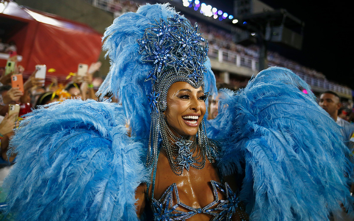 Как прошел первый с начала пандемии карнавал в Рио. Фоторепортаж