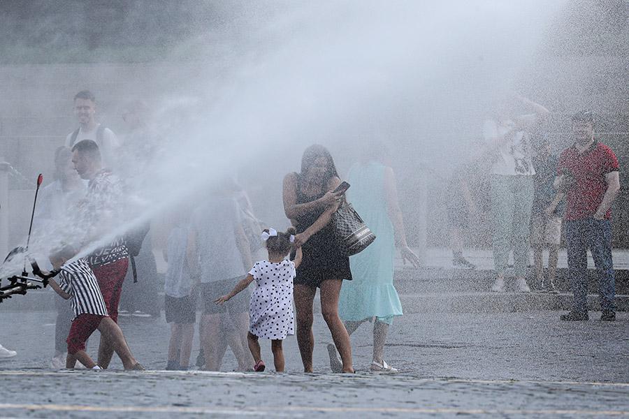 Как Москва пережила сильнейшую жару за 34 года. Фоторепортаж