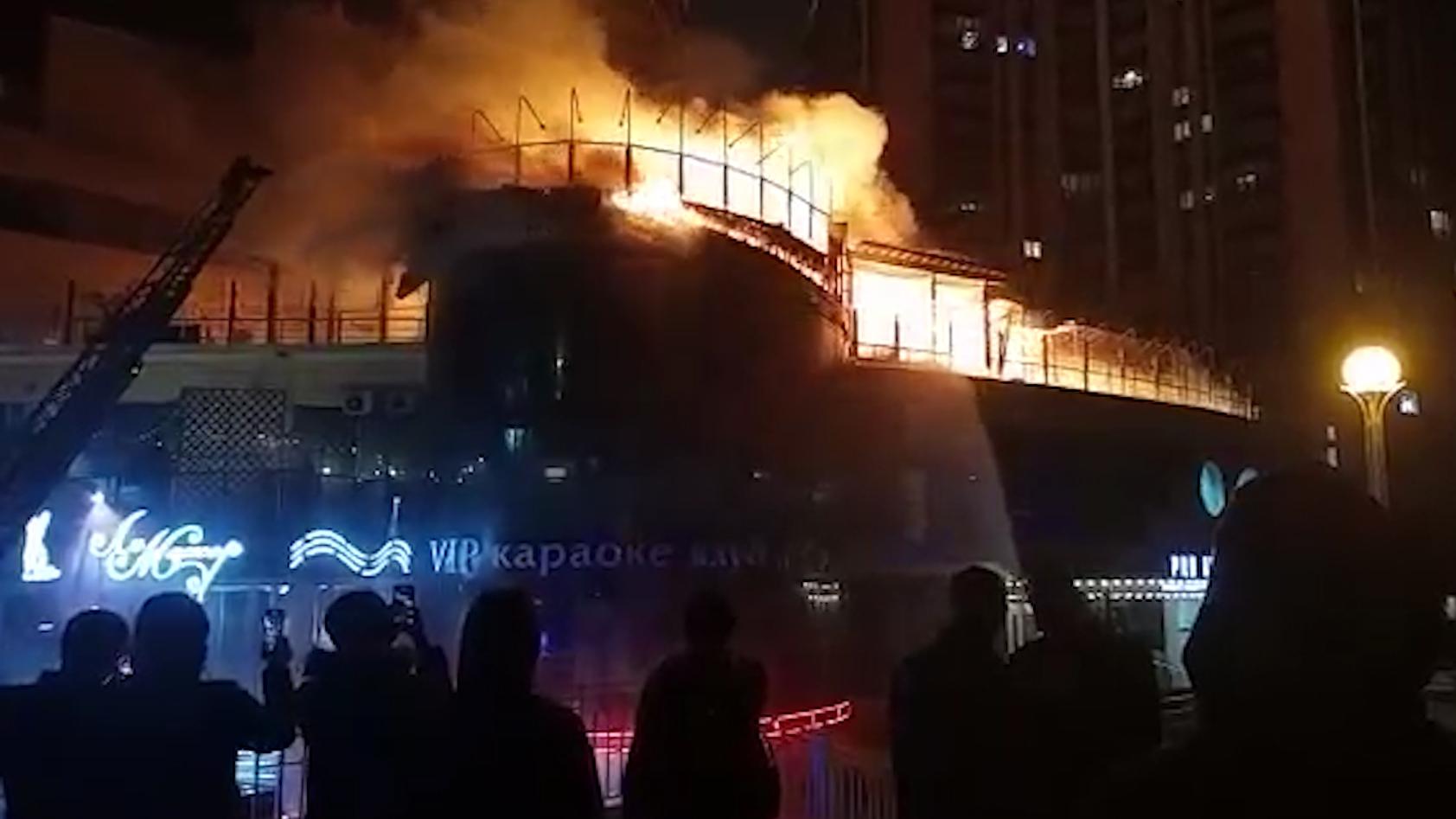 В Краснодаре загорелся ресторан
