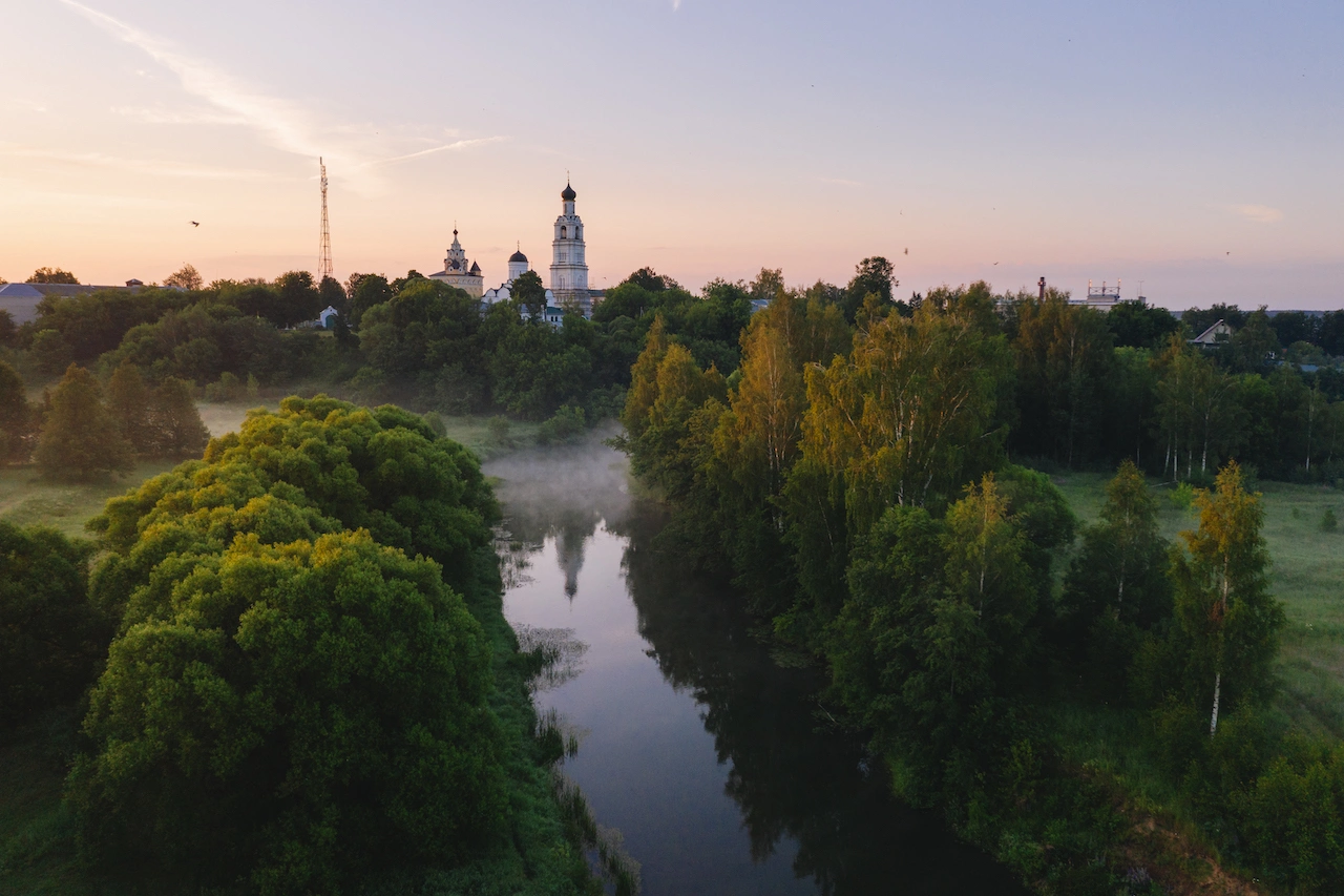 <p>Река Киржач во Владимирской области на рассвете</p>