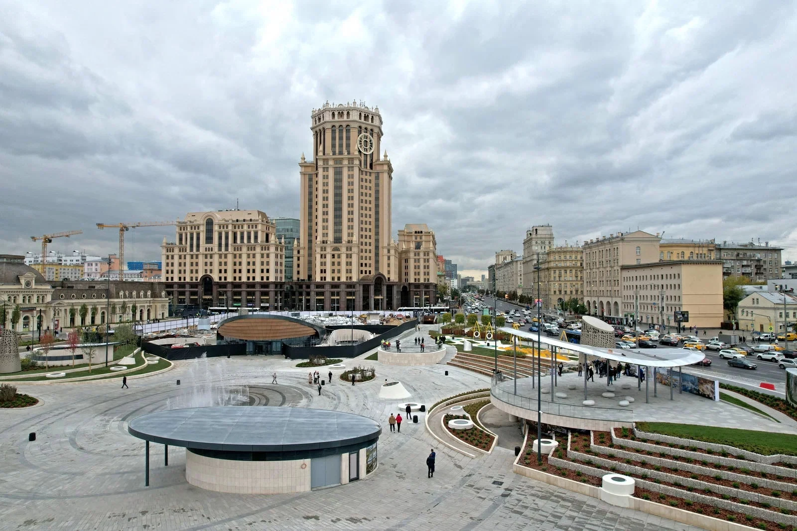 <p>На фото: обновленная площадь у Павелецкого вокзала. 2021 год</p>