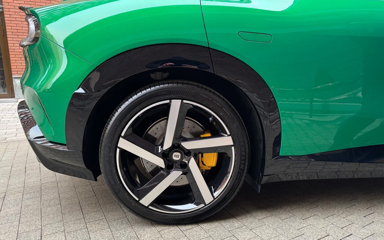 В топовом исполнении тормоза Brembo &mdash; самое то, чтобы остановить многотонный кроссовер