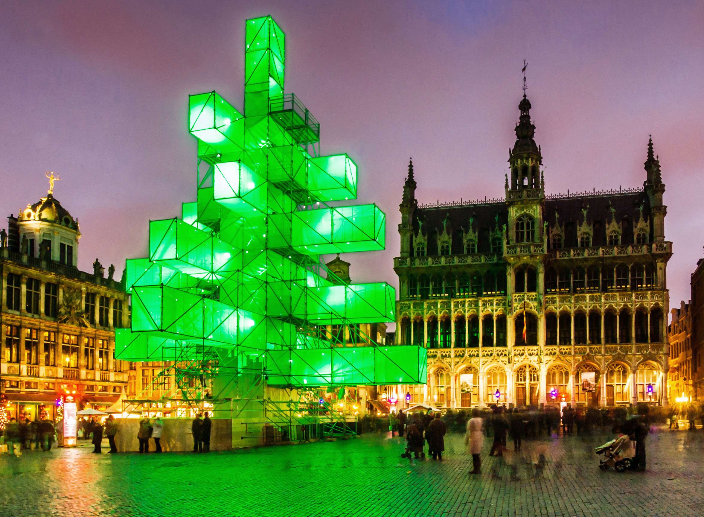 Рождественская ель на главной площади в Брюсселе, 2012