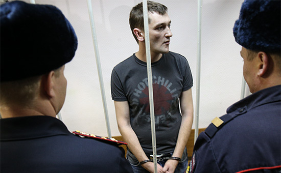 Олег Навальный (в центре)


