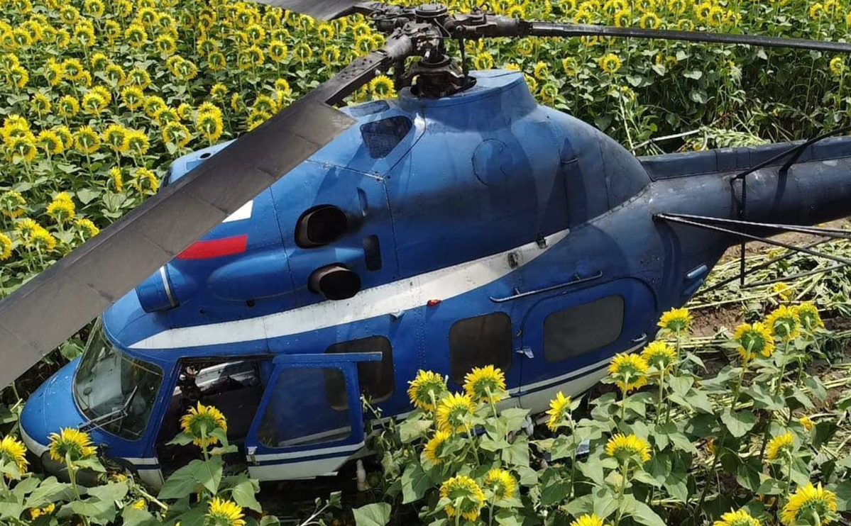 В КБР начали проверку из-за жесткой посадки вертолета на поле подсолнухов