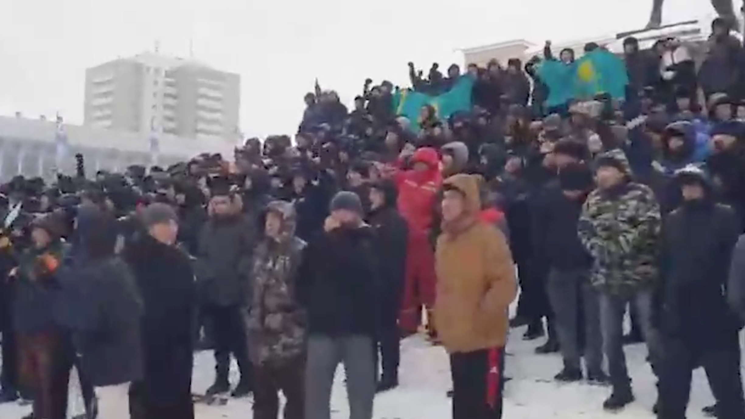 Протесты и чрезвычайное положение в городах Казахстана. Главное"/>













