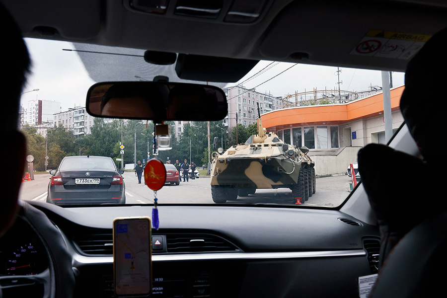 Военная техника на улице Москвы
