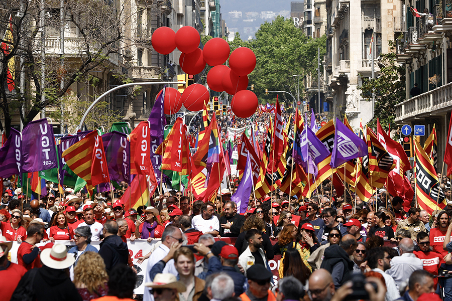 Участники первомайской акции в Барселоне