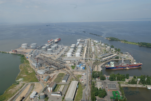 Фото: Петербургский нефтяной терминал