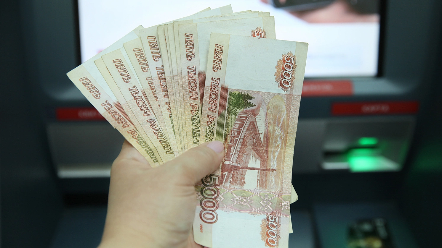 Состоятельные россияне рассказали, сколько денег им нужно для жизни