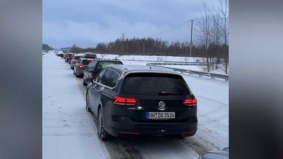 Рекордное число машин выехало из Калининградской области в Польшу