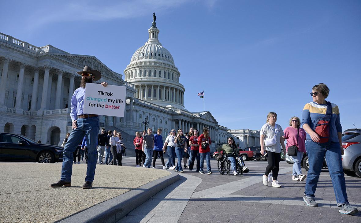 Демонстрация против запрета TikTok у здания Капитолия в Вашингтоне