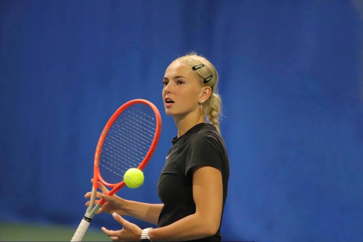 Влада Коваль