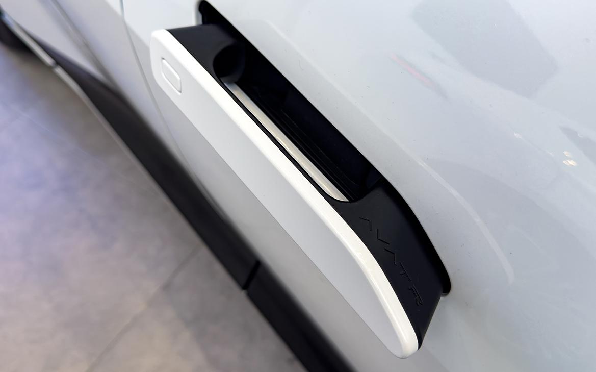 В Китае запретили скрытые ручки для открывания дверей в автомобилях