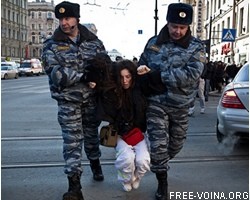 Арт-группа "Война": задержана Н.Сокол с двухлетним сыном