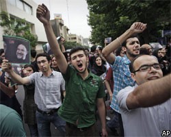 В Тегеране идут столкновения полиции с 3 тыс. демонстрантов