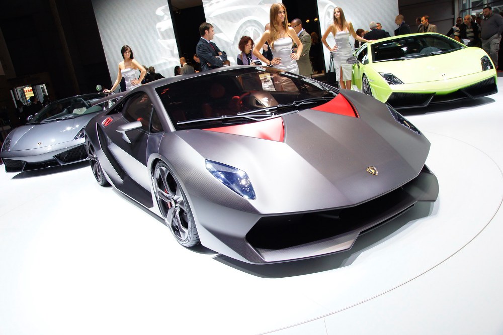 Lamborghini рассекретила серийную версию Sesto Elemento