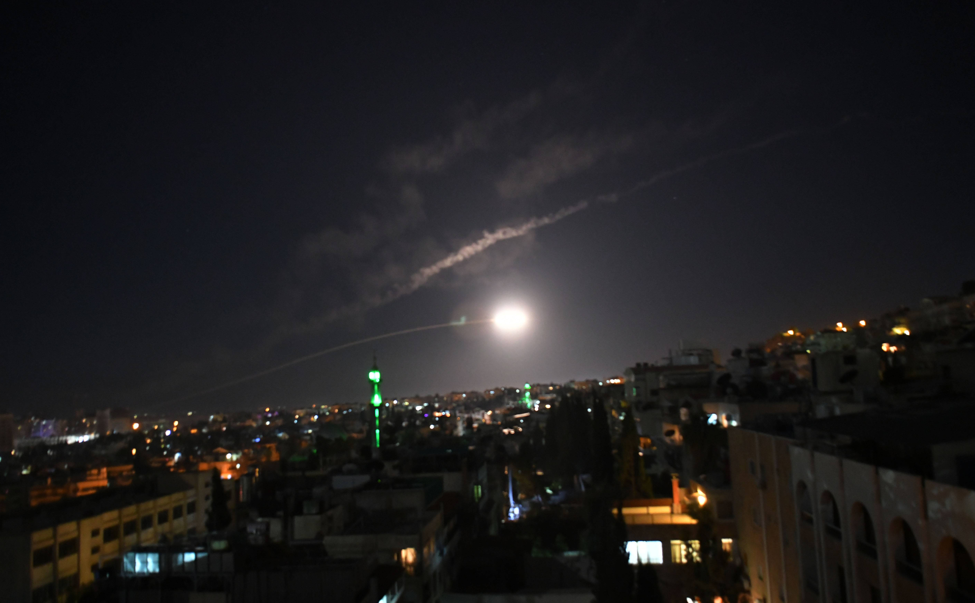 Ракета противовоздушной обороны в небе над Дамаском