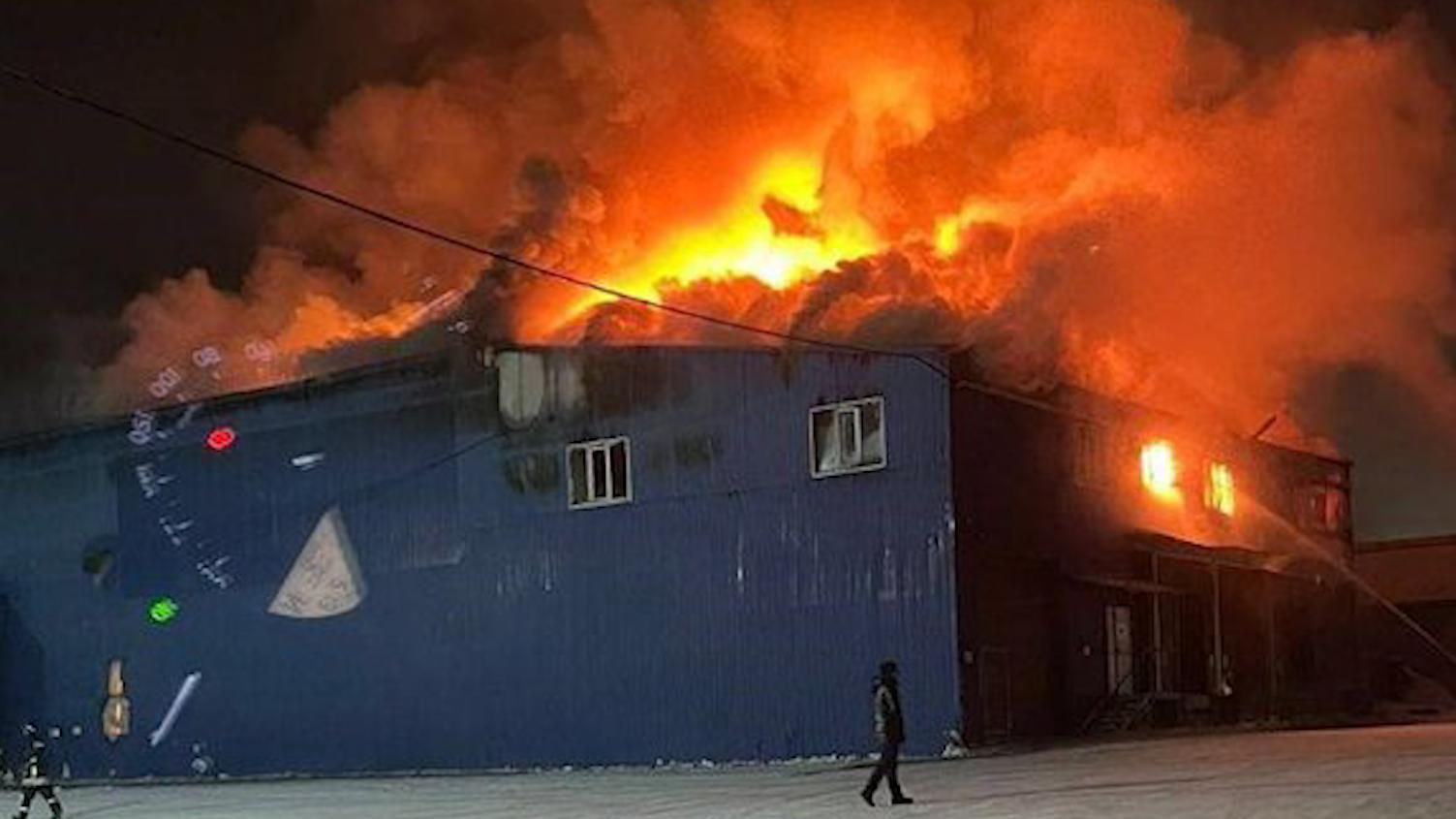 В Красноярске произошел крупный пожар на складе