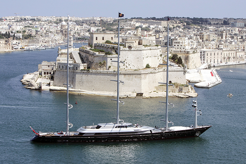 Яхта Maltese Falcon. Архивное фото