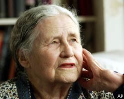 Нобелевскую премию по литературе получила британка Д.Лессинг