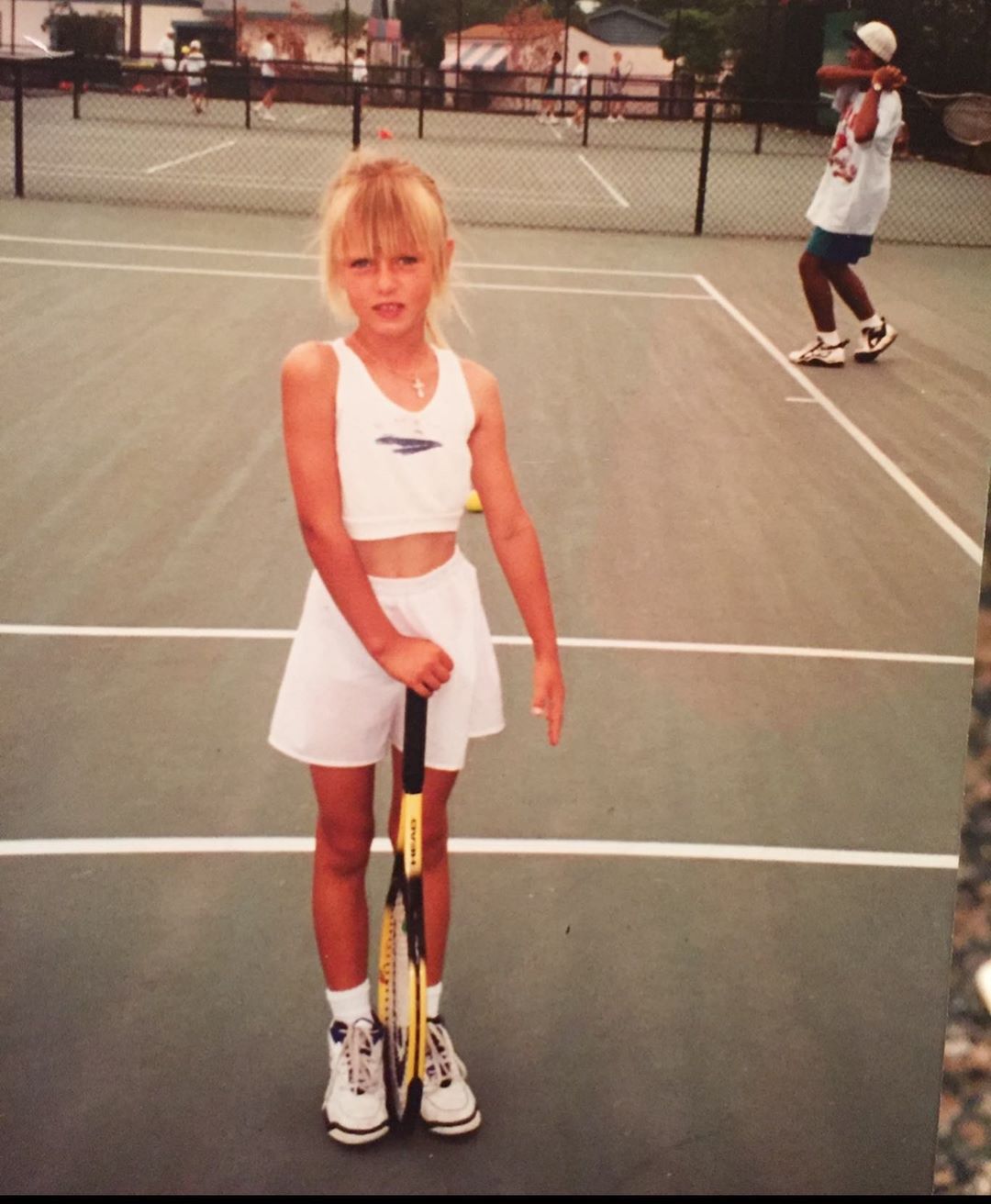 Мария Шарапова родилась в 1987 году в Нягани (ХМАО), вскоре семья переехала в Сочи, где будущая чемпионка начала заниматься теннисом. &laquo;Теннисом я начала заниматься в четыре года и была в восторге от этой игры! И сейчас страсть к спорту&nbsp;&mdash; это то, что меня дисциплинирует и мотивирует на протяжении всей карьеры. Я счастлива, что моя детская мечта расцвела и спустя годы привела меня к тем успехам, которых я достигла&raquo;,&nbsp;&mdash; рассказала Шарапова в интервью
